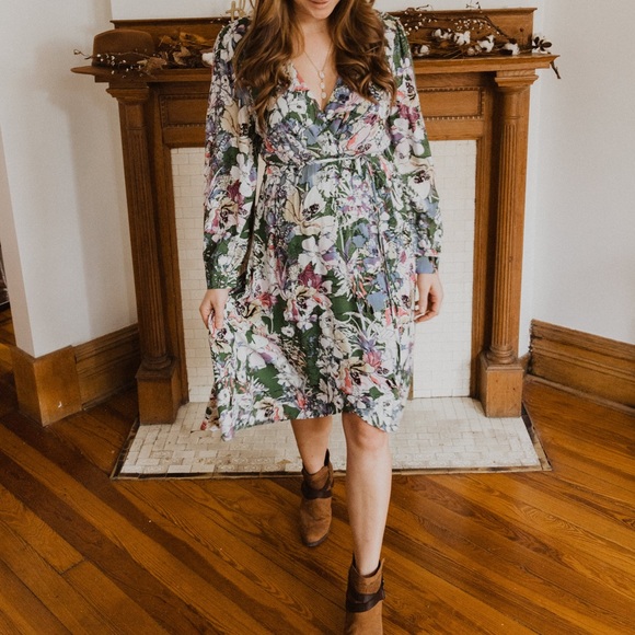 Beautiful floral long sleeve midi wrap dress - Picture 7 of 15